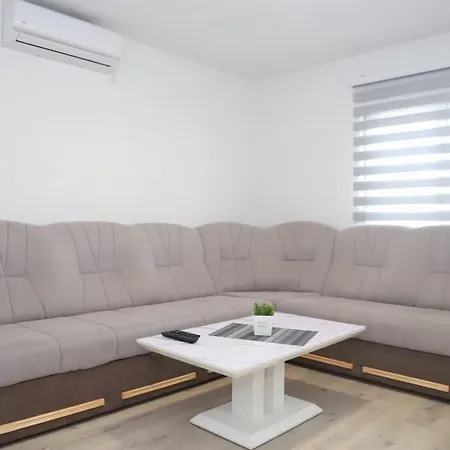 Apartment Hadze *